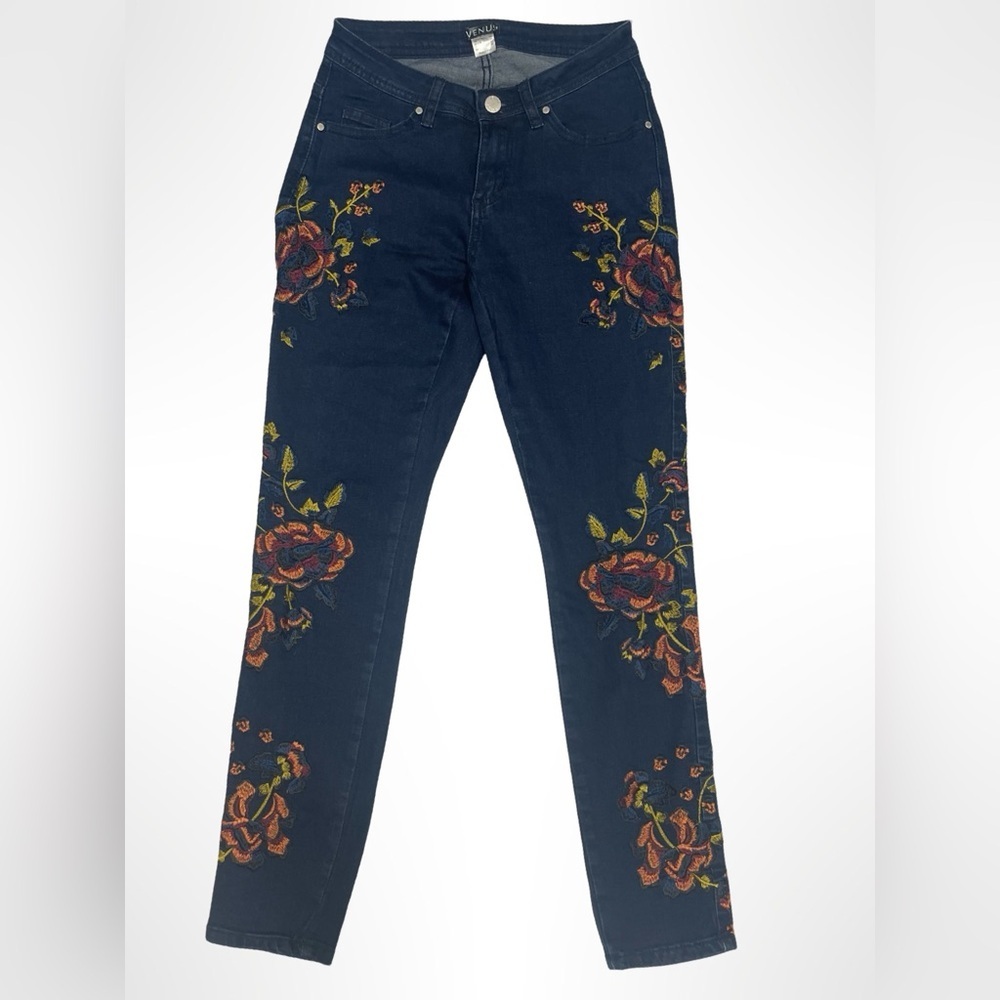 Navy floral embroidered straight leg jeans women’s size 4.